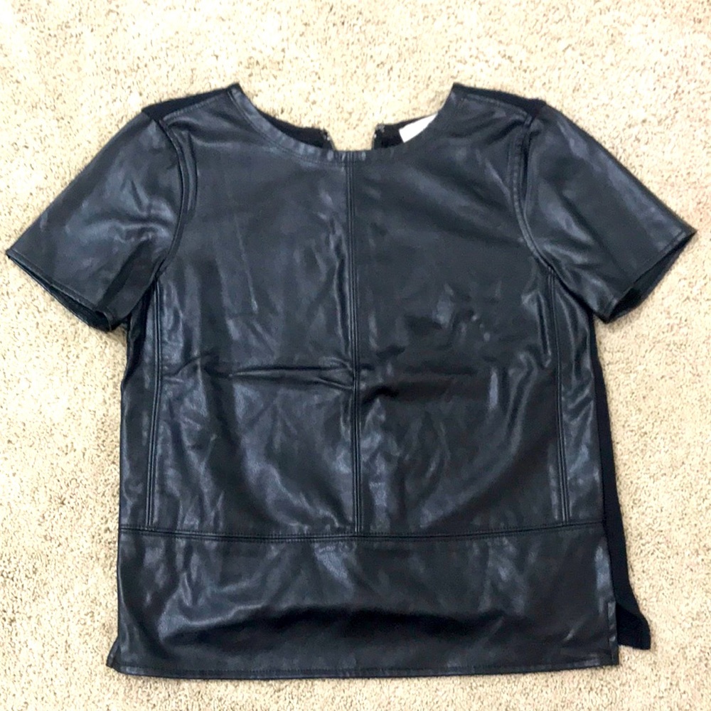 Loft top with front panel imitation leather and cotton back panel with zipper